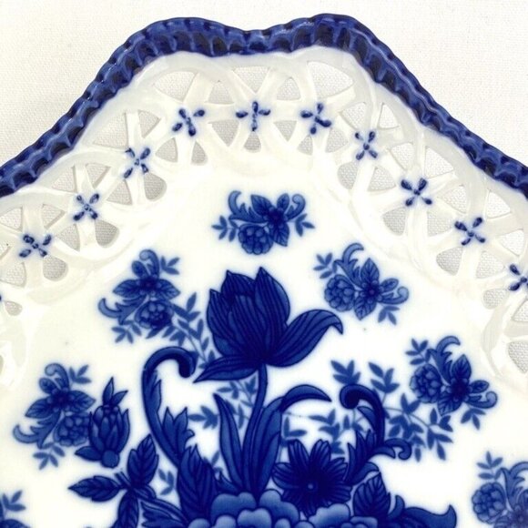 Serving Dish Cobalt & White Heart Shaped Scalloped Lattice Edging Floral Center - Picture 11 of 12